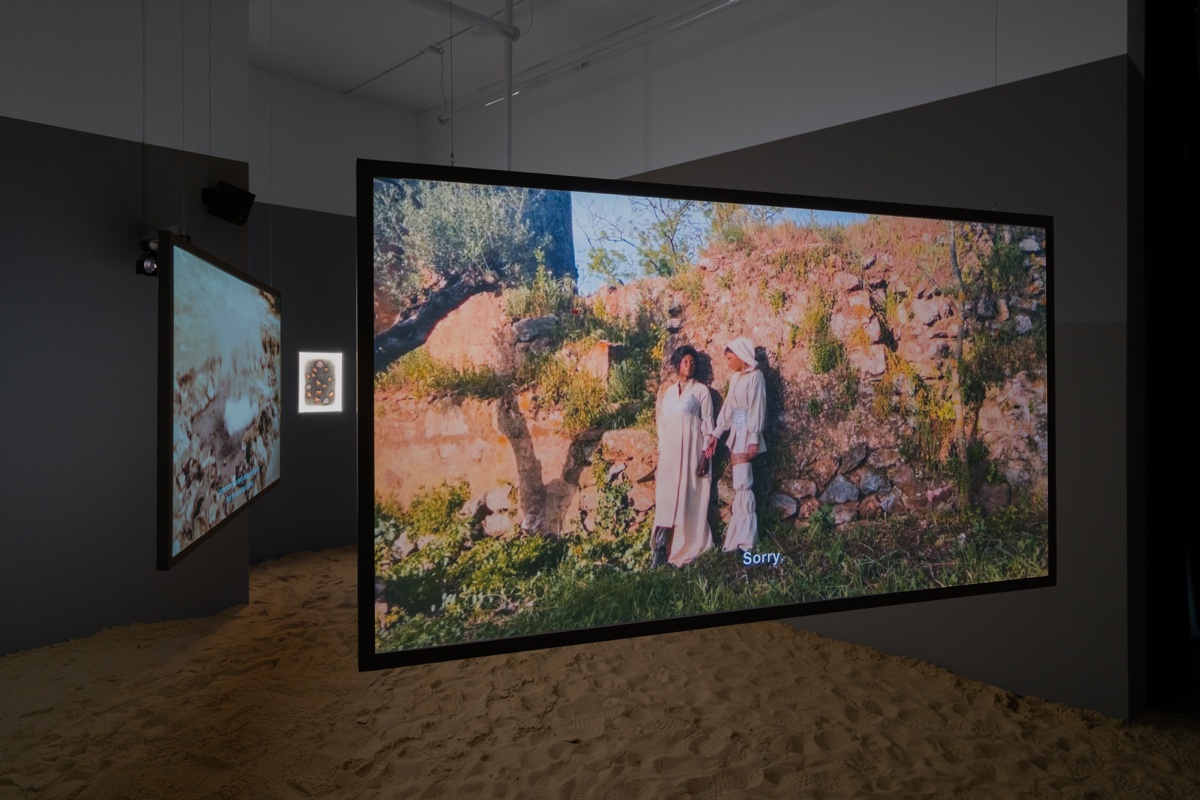 DIANA POLICARPO & ODETE - Fogo Posto - LEHMANN + SILVA - photo Dinis Santos - 03 (1).jpg